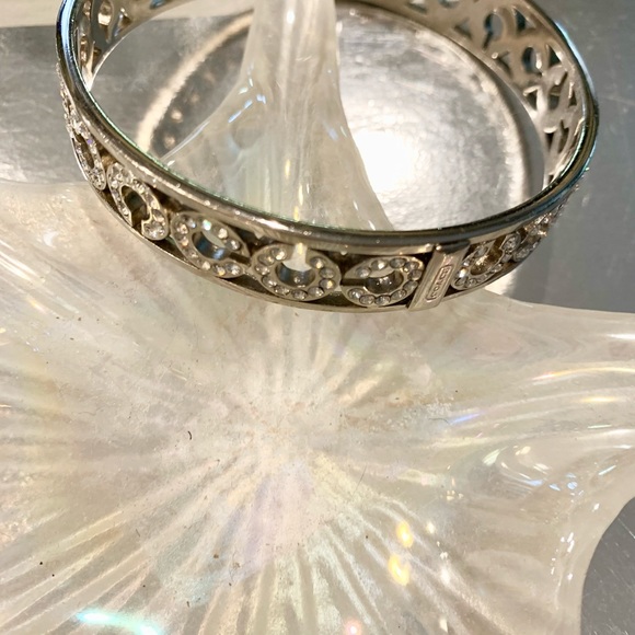 🤍✨COACH NWOT STUNNING SILVER CRYSTAL LATTICE BANGLE EYECATCHING DESIGN PRISTINE - Picture 5 of 5